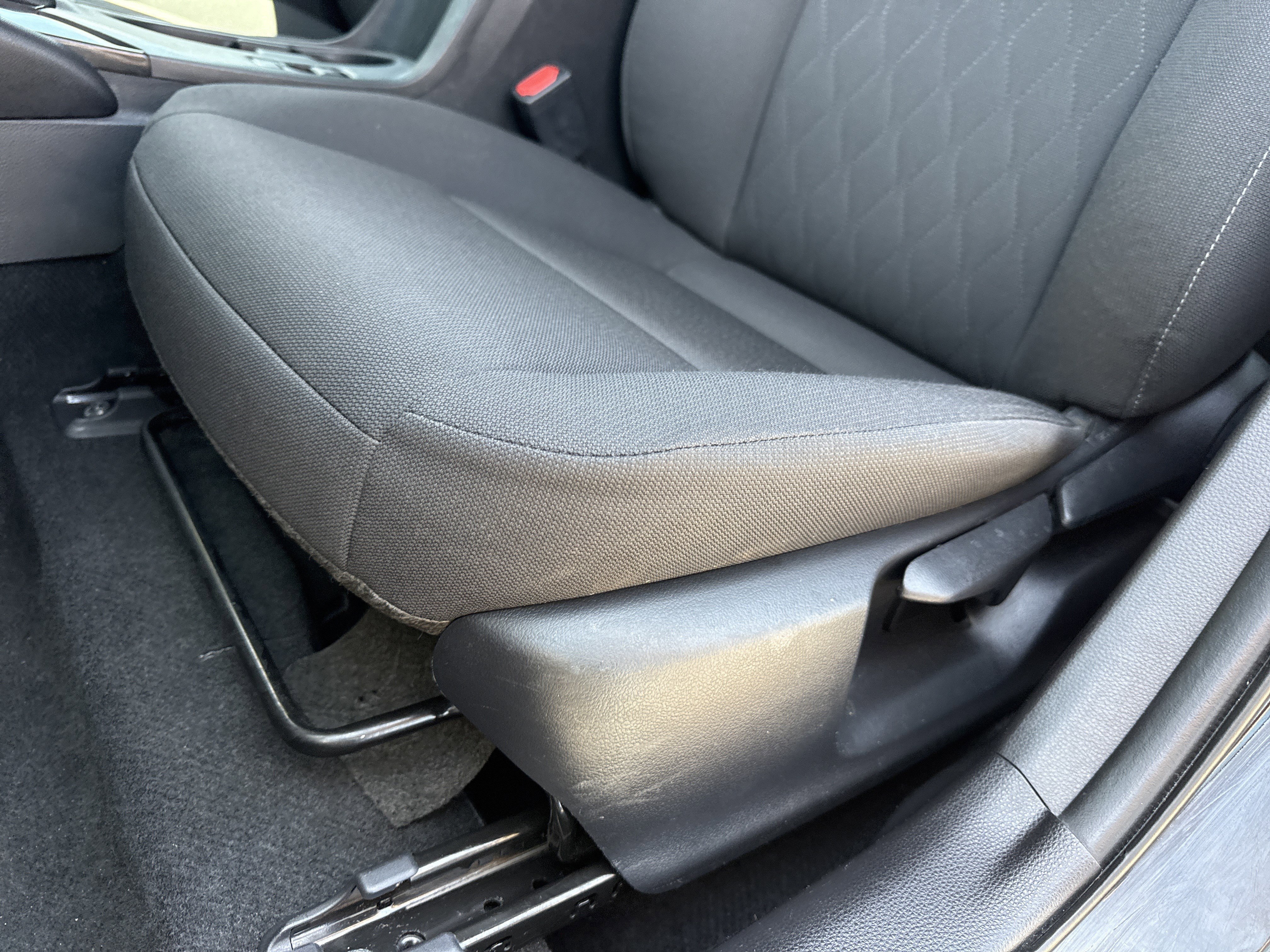 2024 Toyota Corolla LE - Photo 16