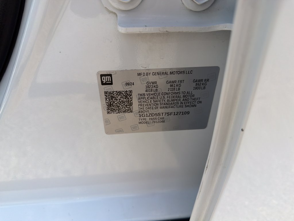 Used 2025 White Chevrolet LT image 23