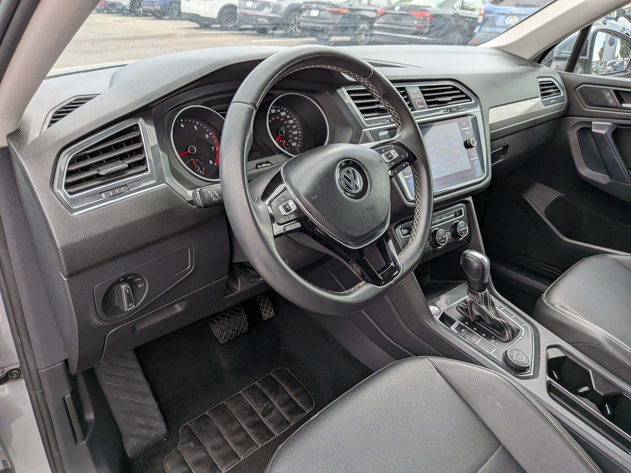 Used 2021 Pyrite Silver Metallic Volkswagen SE image 15