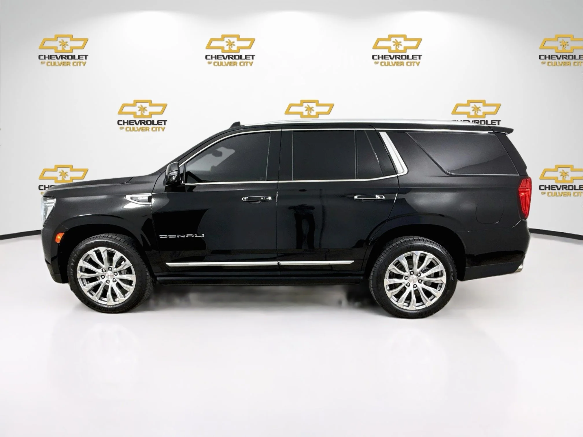 Used 2022 ONYX BLACK GMC Denali image 5
