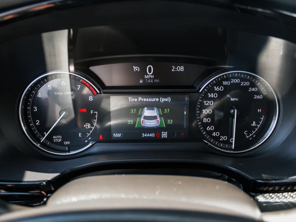 Used 2021  Cadillac Sport image 16