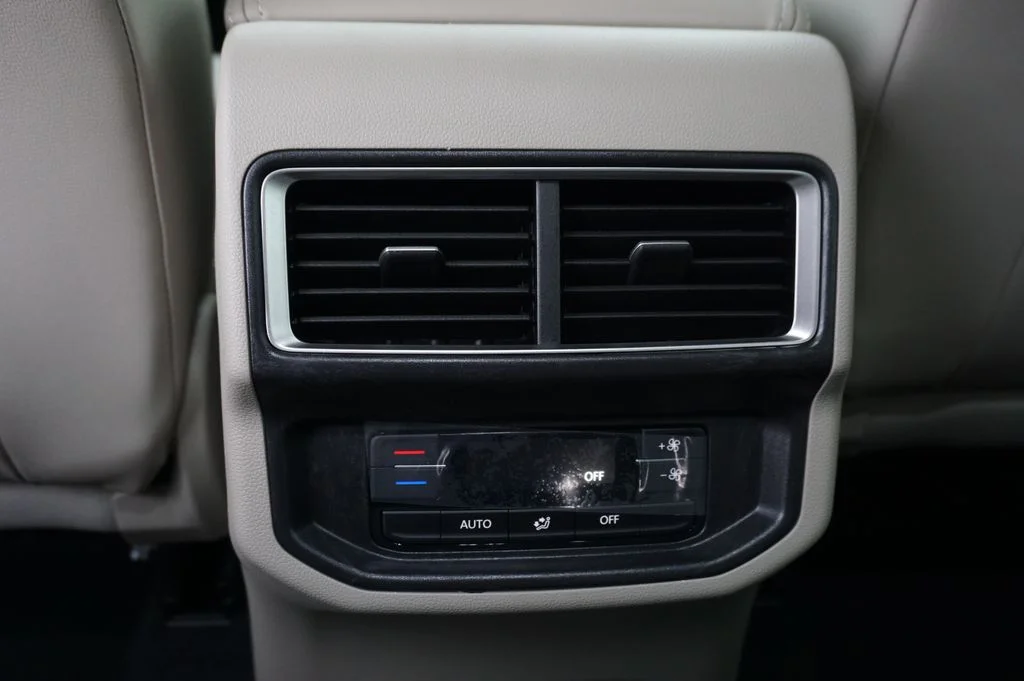 New 2026 Green Volkswagen 2.0T SE w/Technology image 29