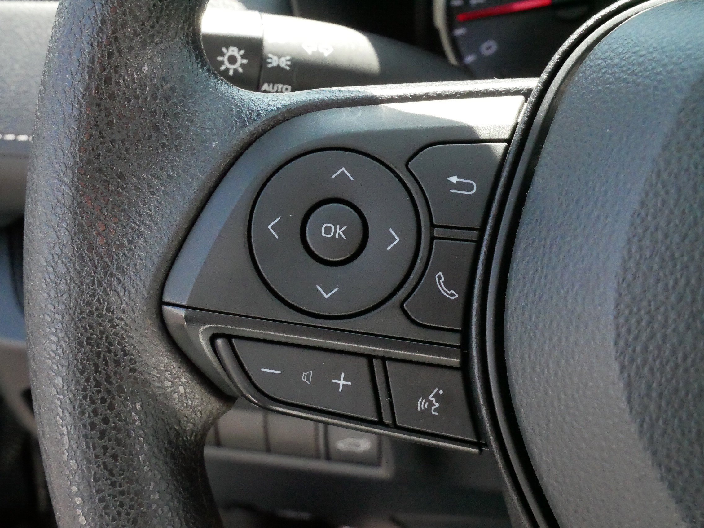 Used 2022 MAGNETIC GRAY M Toyota XLE image 25