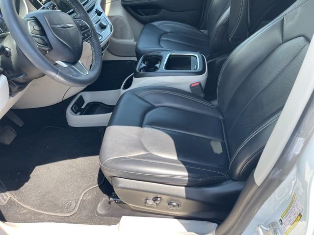 Used 2024 White Chrysler Touring L image 7