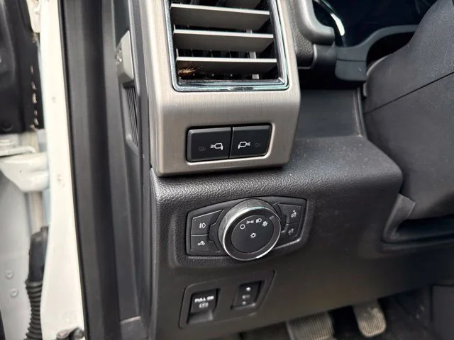 Used 2018 White Ford Platinum image 12