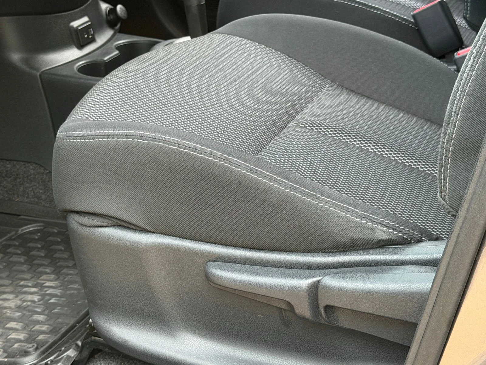 Used 2017 Khaki Nissan 1.6 SV image 34