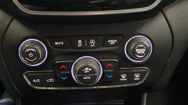 Used 2019 Sting-Gray Clearcoat Jeep Limited image 33