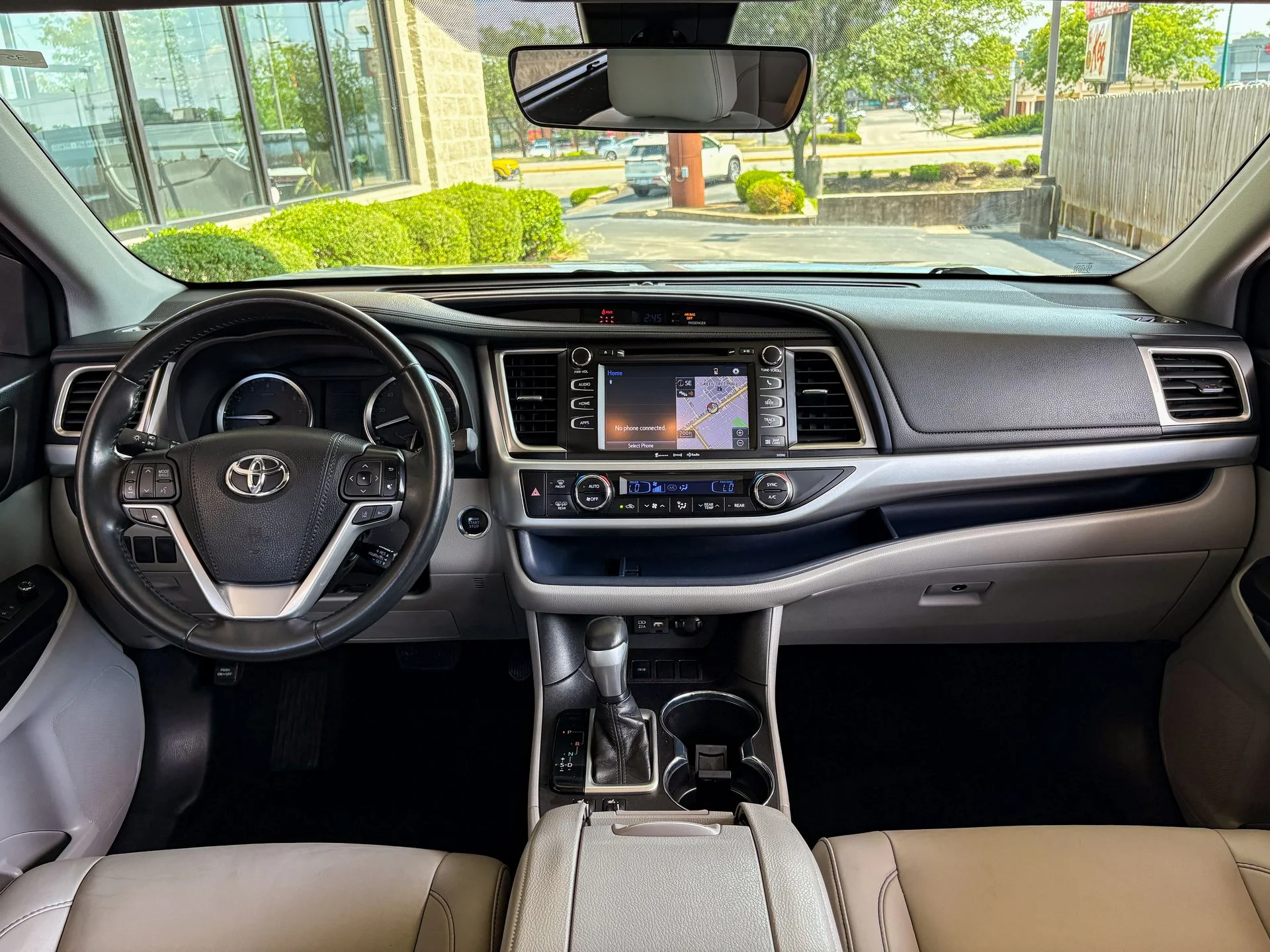 Used 2019 White Toyota XLE image 34