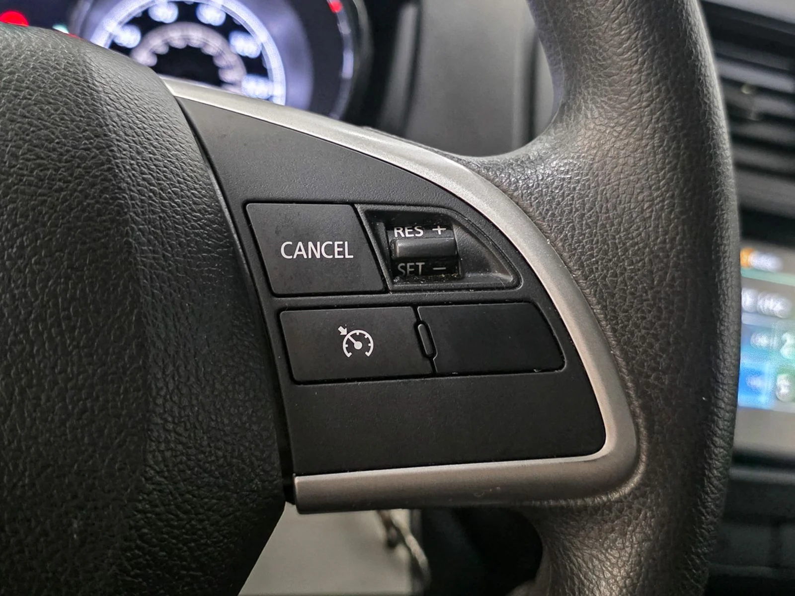 Used 2024  Mitsubishi  image 35