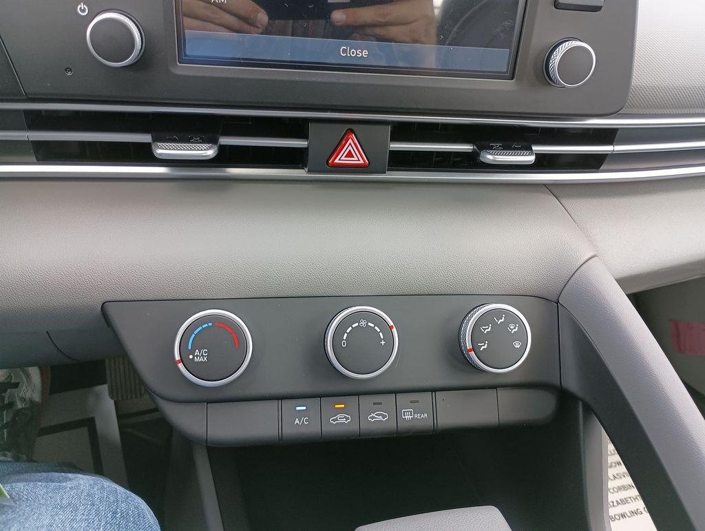 New 2026 White Hyundai SE image 25