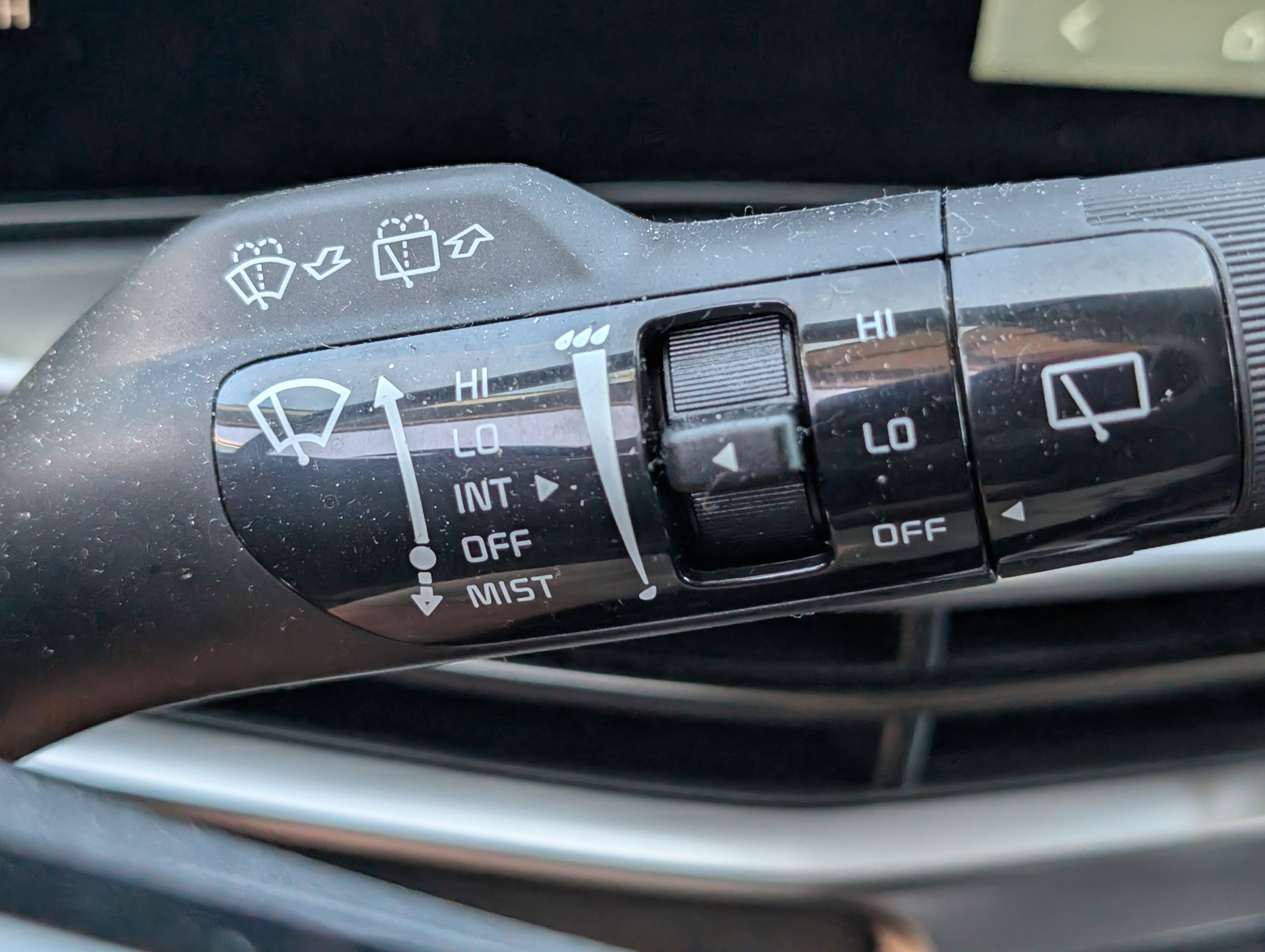 2025 Kia Sorento S - Photo 26