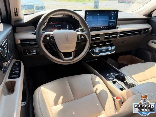 Used 2024 White Lincoln Premiere image 7