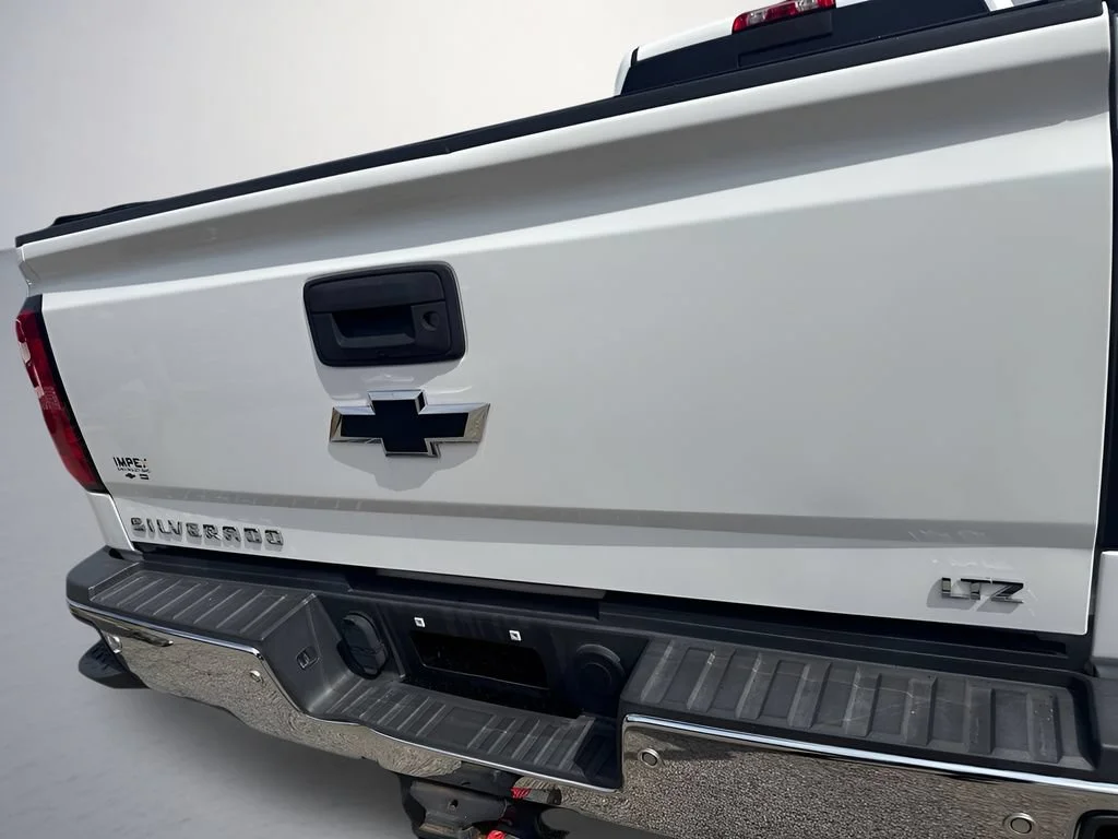 Used 2018 SUMMIT WHITE Chevrolet LTZ image 33