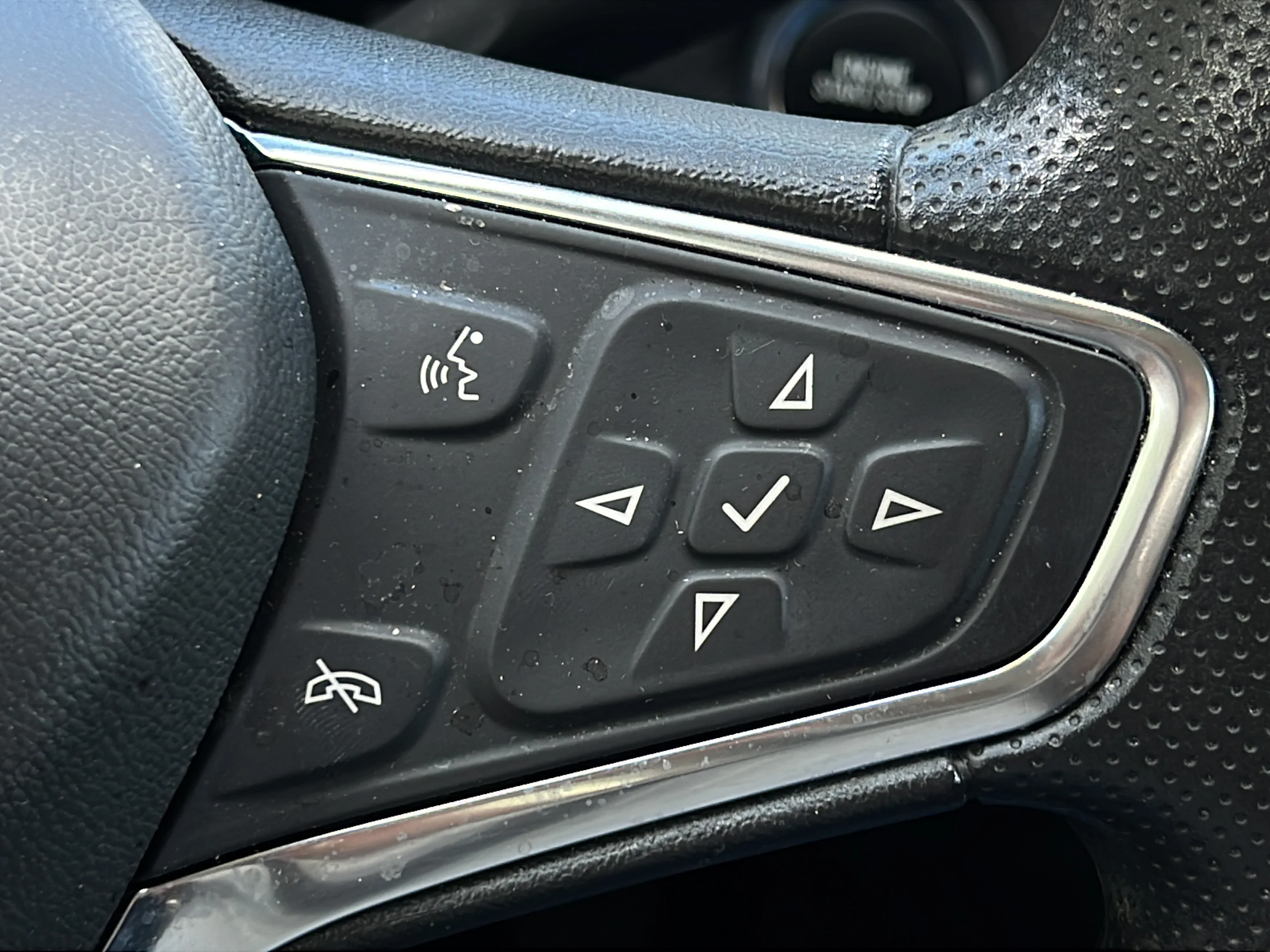 Used 2024 Summit White Chevrolet LT image 20