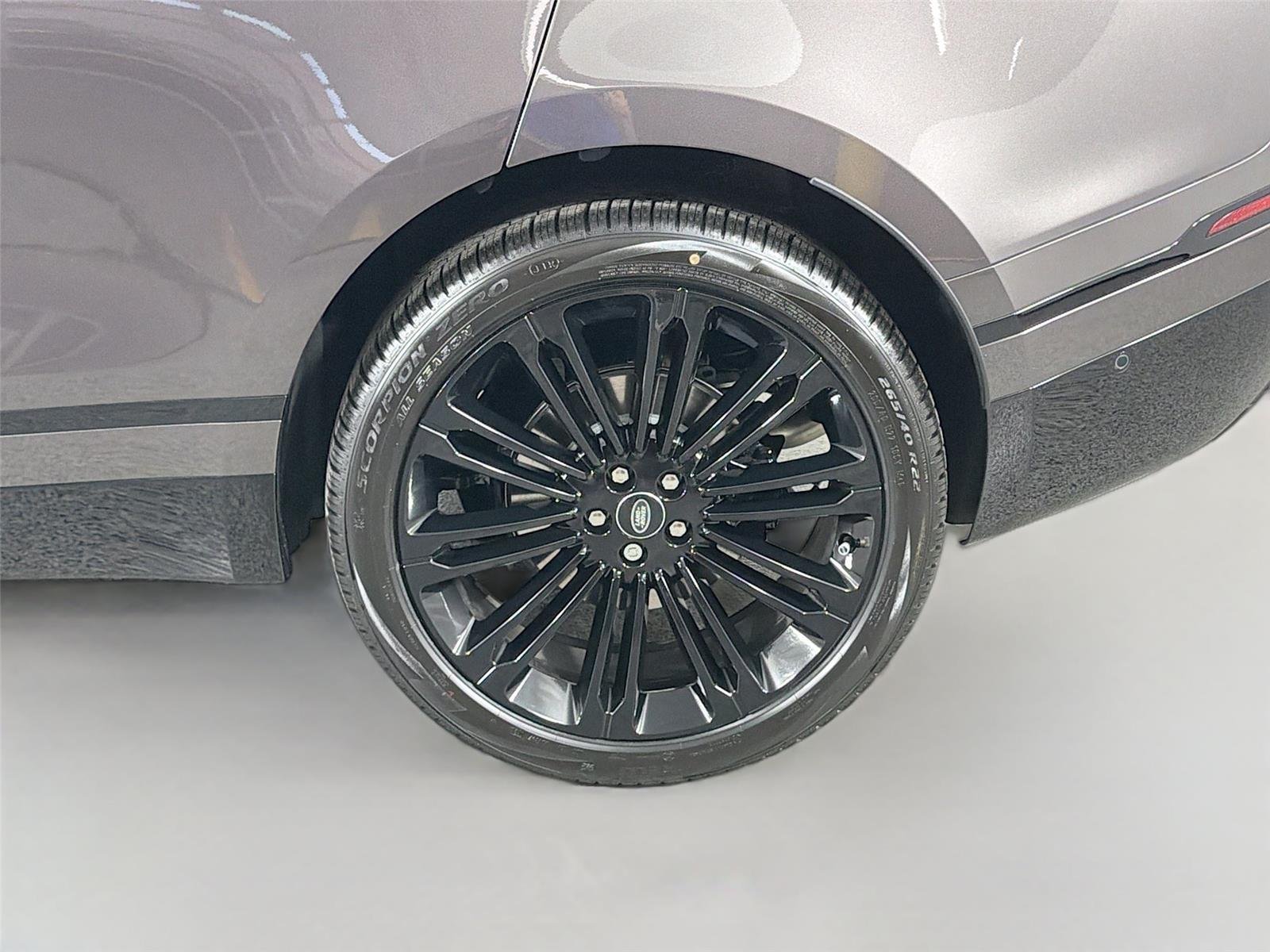 New 2026 CHARENTE GREY Land Rover Belgravia Edition image 27