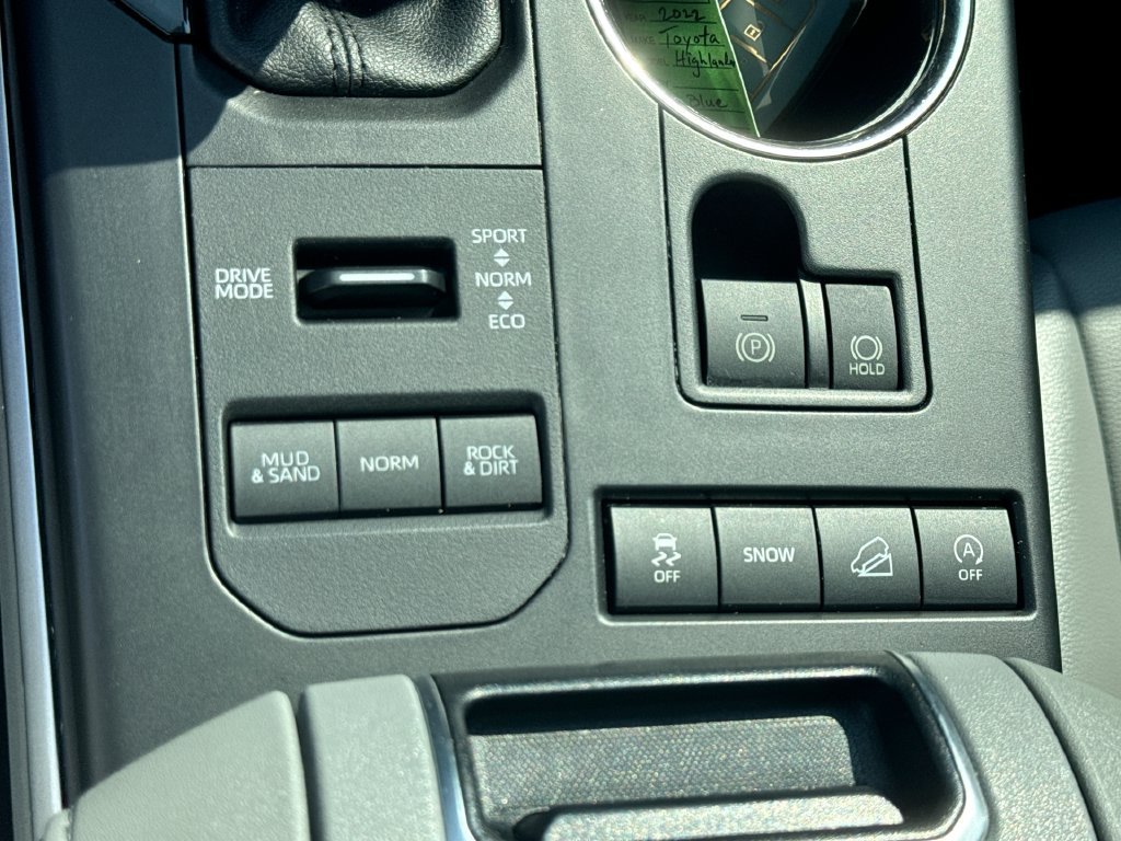 Used 2022 Moon Dust Toyota XLE image 26