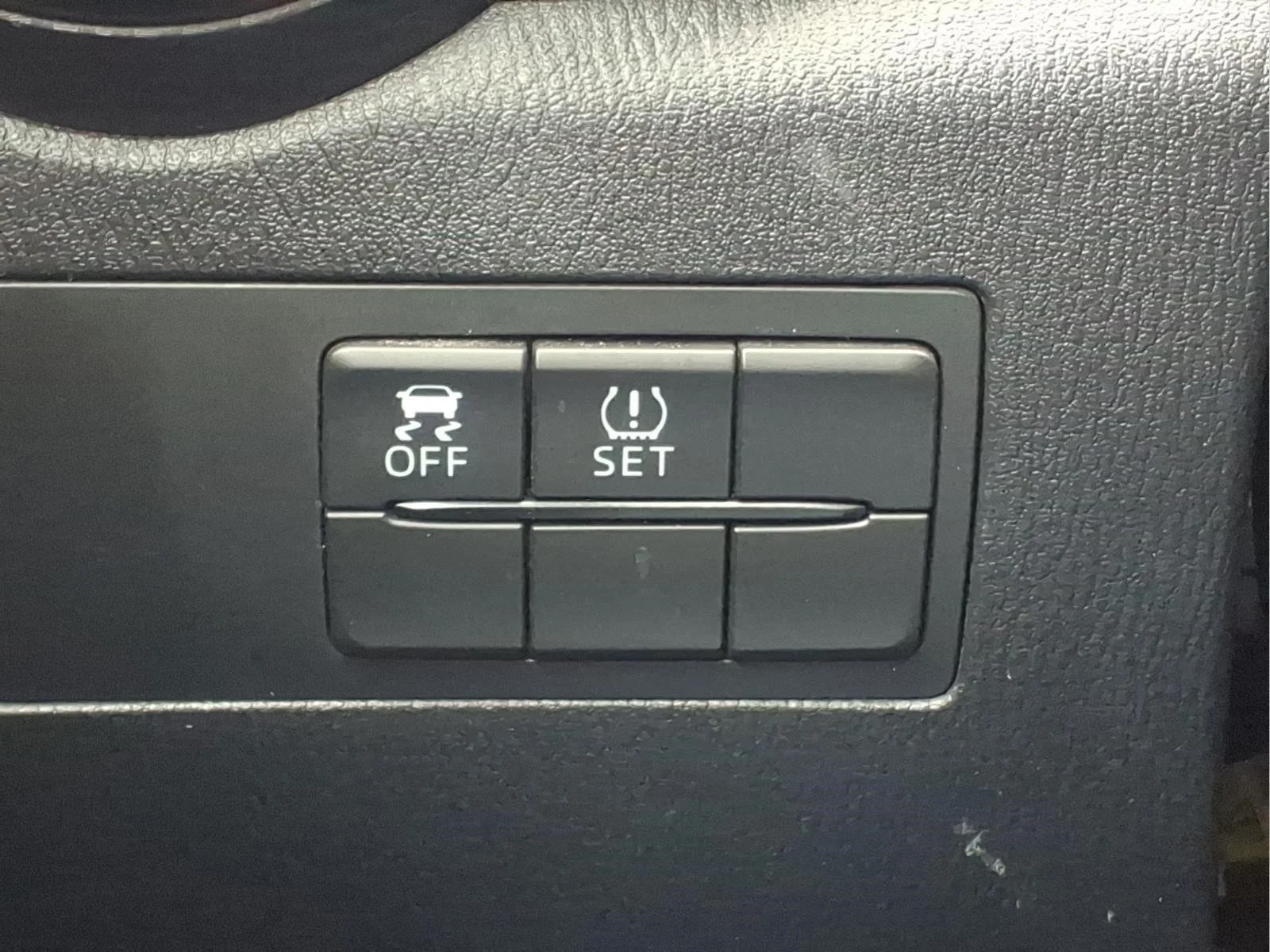 Certified Used 2020  Toyota LE image 18