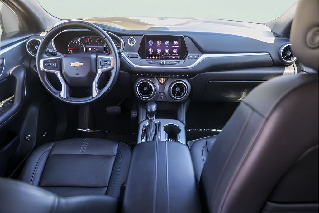 Used 2020 SUMMIT WHITE Chevrolet LT image 27