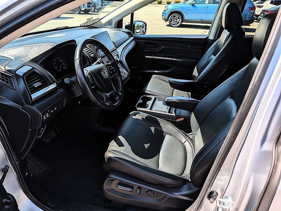 Used 2025 Solar Silver Metallic Honda EX-L image 8