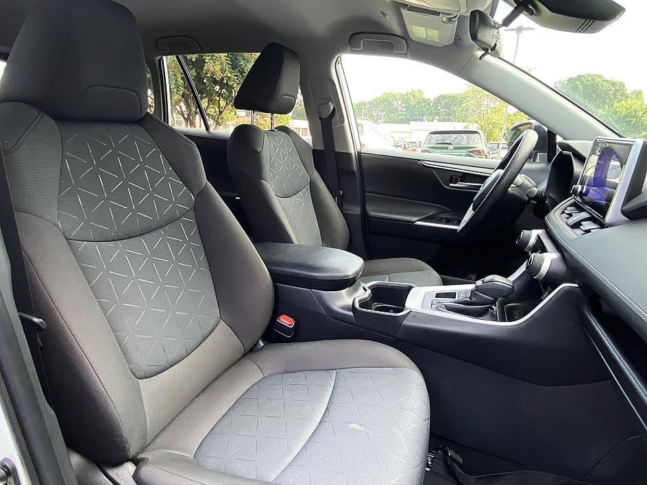 Used 2025 Ice Toyota XLE image 23
