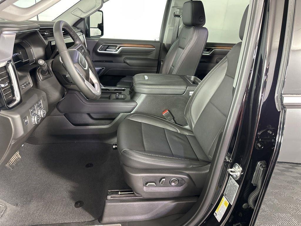Used 2025 Onyx Black GMC Denali image 8