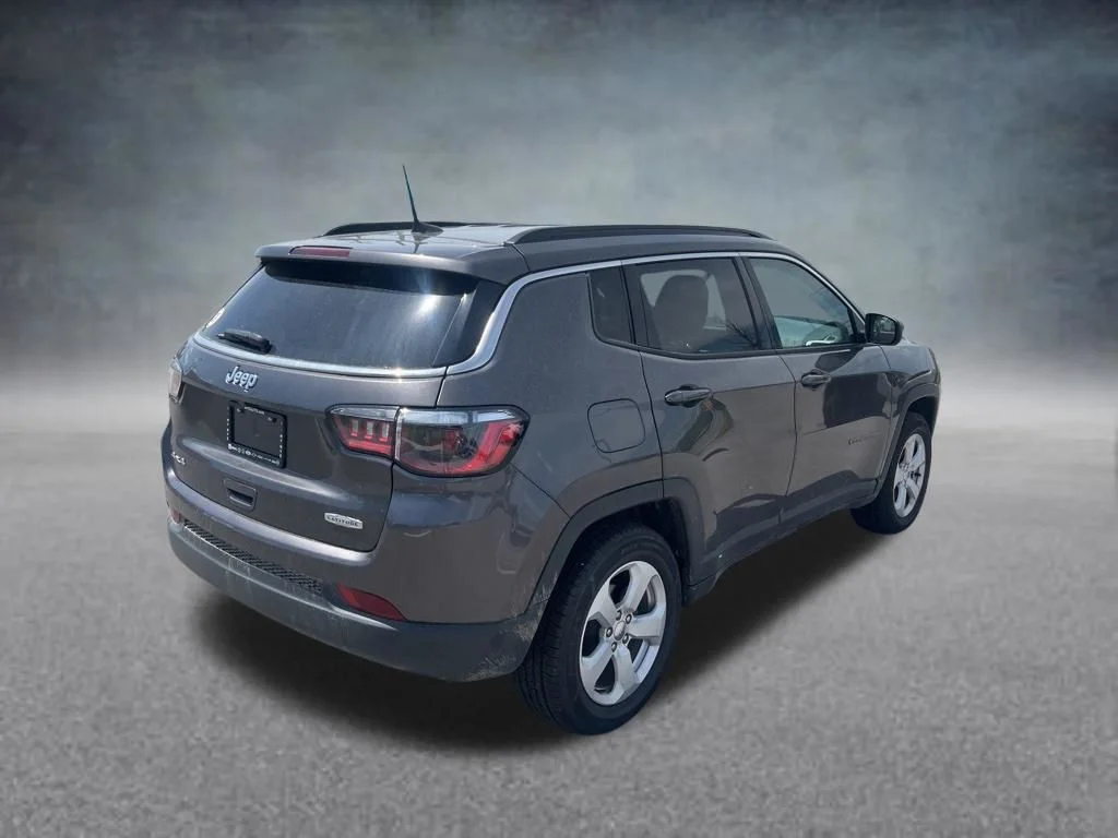 Used 2021 Gray Jeep Latitude image 5