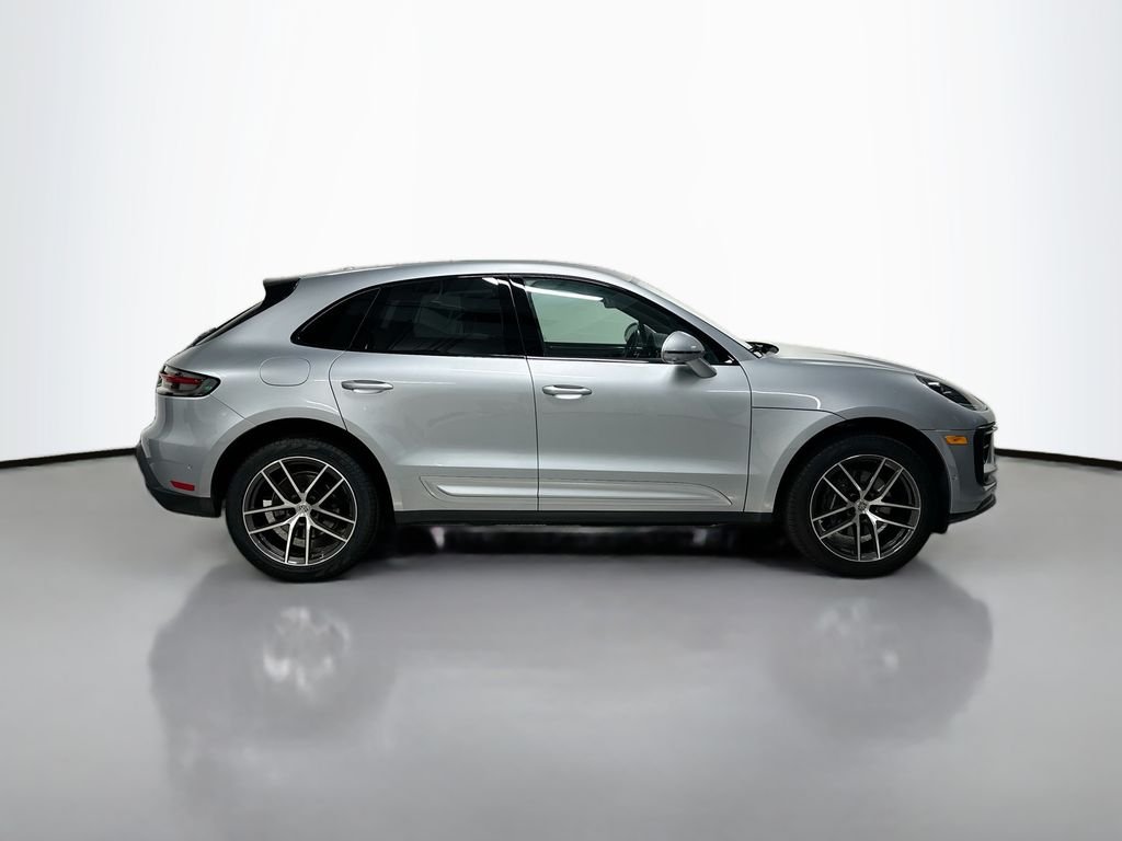 Used 2025  Porsche  image 8