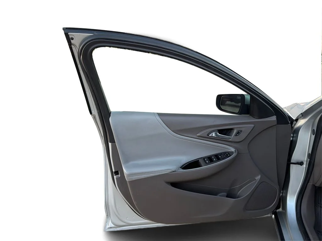 Used 2016 Silver Ice Metallic Chevrolet LT image 20