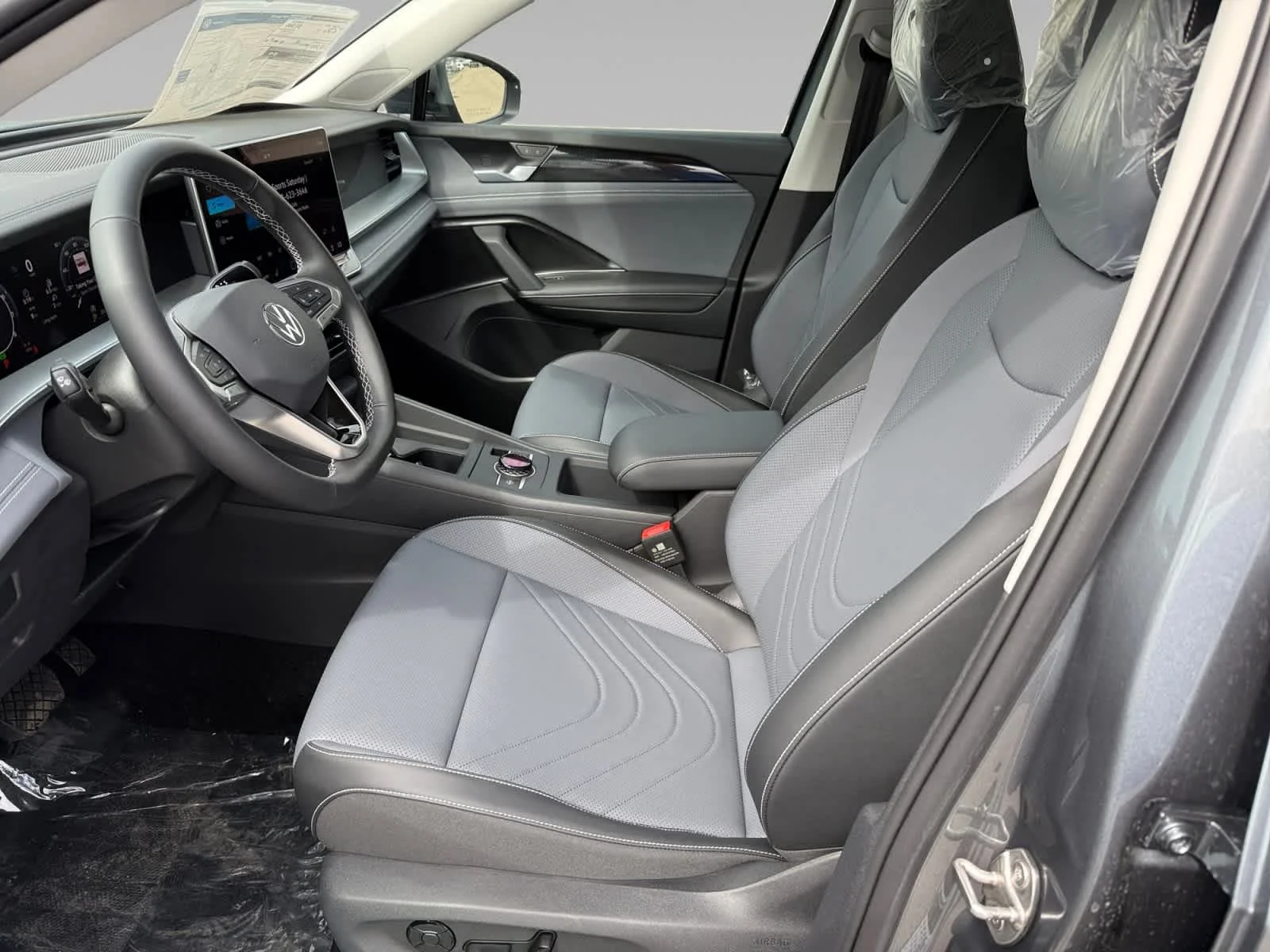 2026 Volkswagen Tiguan SE - Photo 11