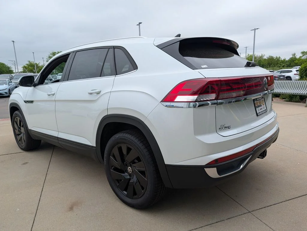 New 2026 White Volkswagen 2.0T SE w/Technology image 7