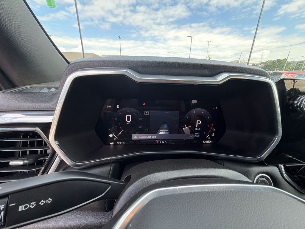 Used 2024 Silver GMC Elevation image 17