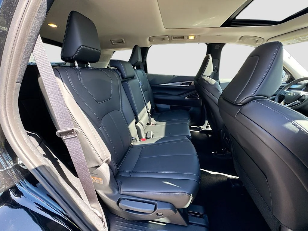 Used 2026 Black INFINITI LUXE image 31