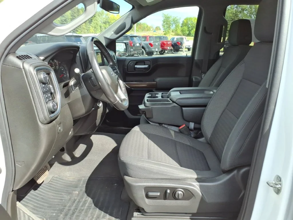 Used 2021 White Chevrolet RST image 10