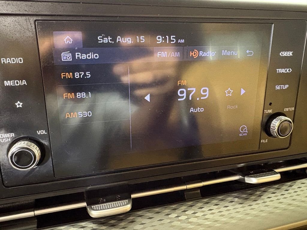 Used 2022 Black Kia LXS image 27