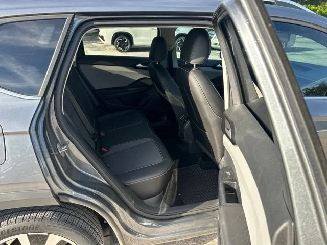Used 2022 Gray Volkswagen SE image 8