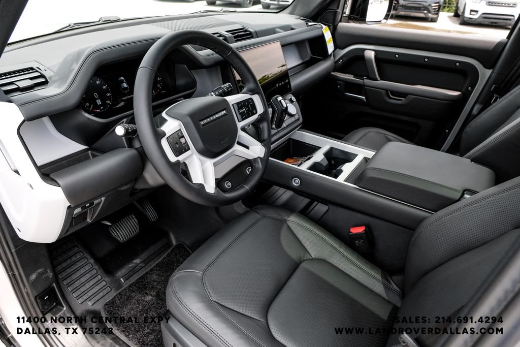 New 2026 Borasco Grey Metallic Land Rover X-Dynamic SE image 2
