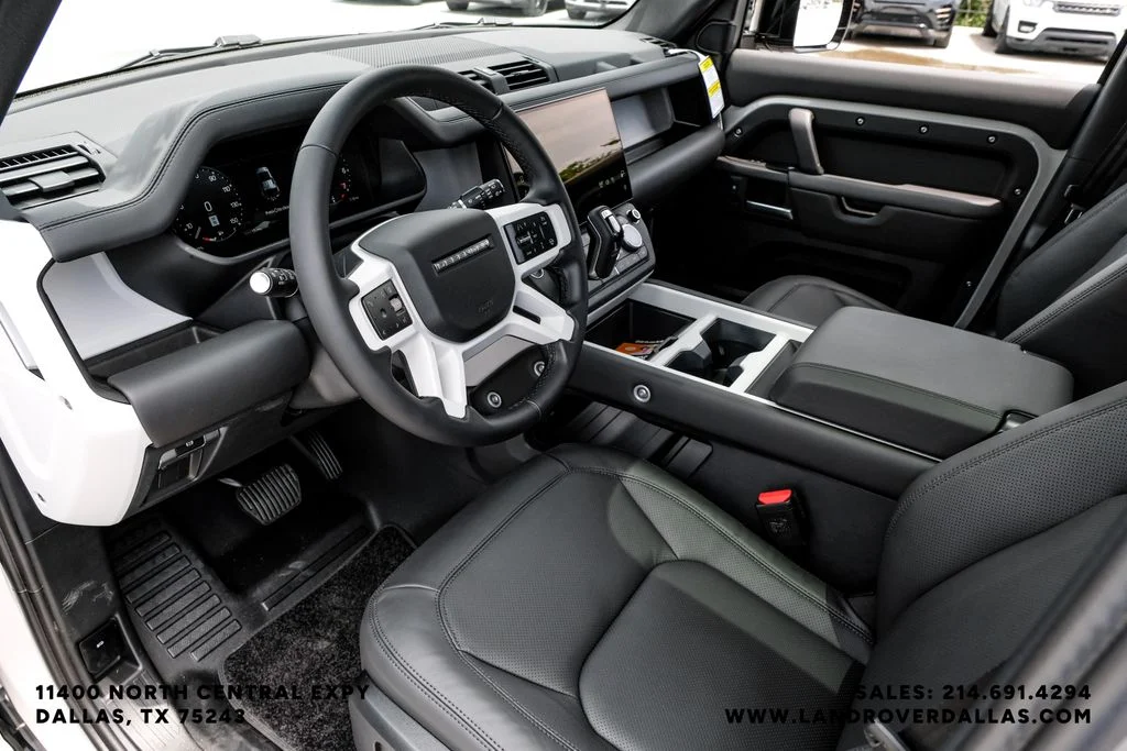 New 2026 Borasco Grey Metallic Land Rover X-Dynamic SE image 2