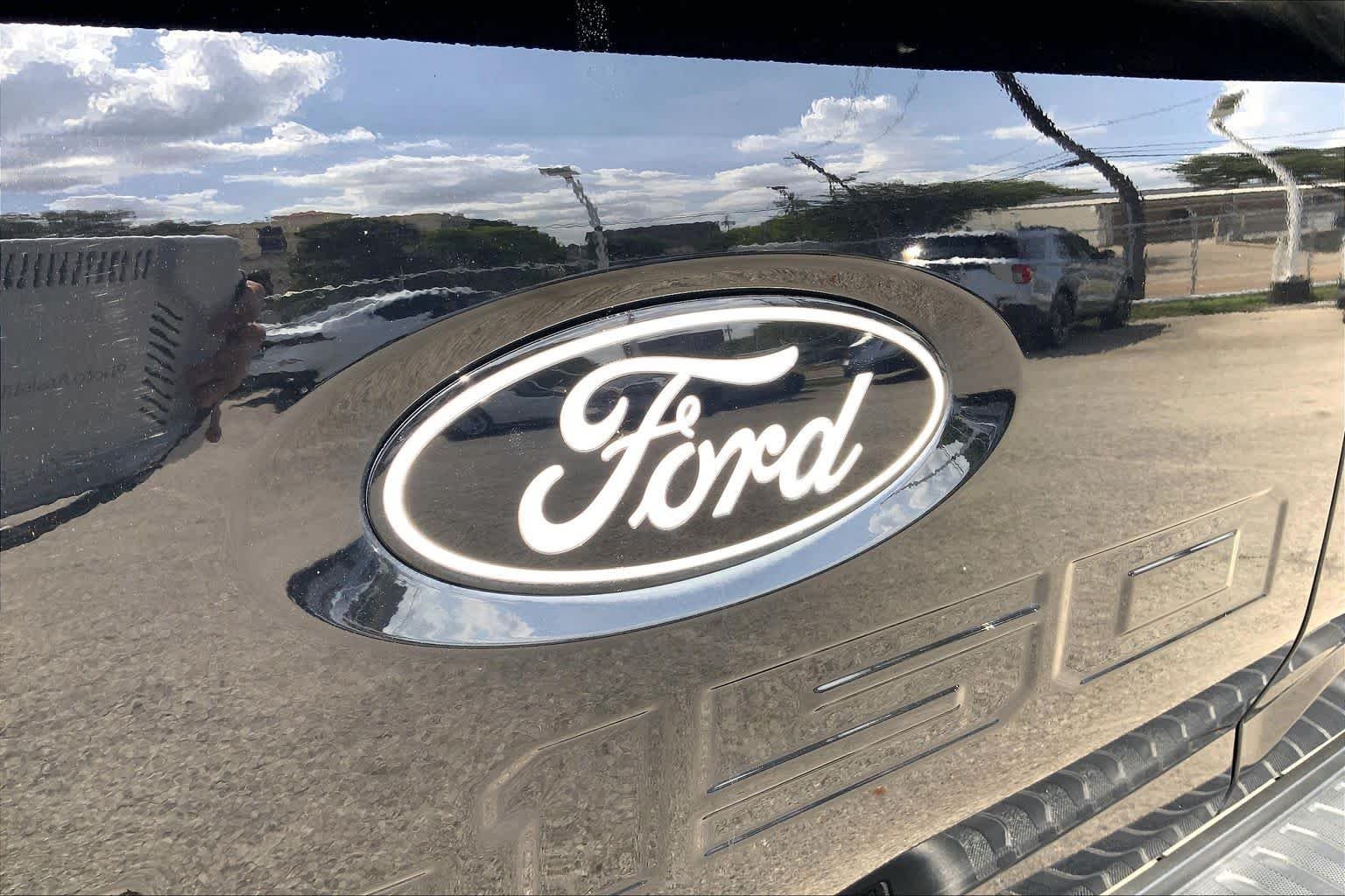 Certified Used 2024 Agate Black Metallic Ford LARIAT image 9