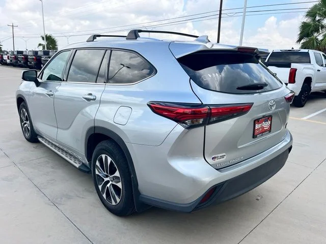 Used 2021 Silver Toyota XLE image 4