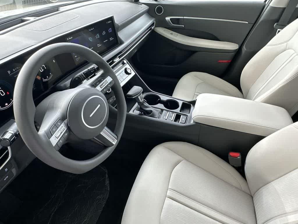 2026 Hyundai Sonata SE - Photo 13