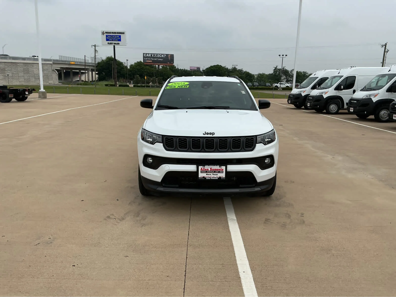 Certified Used 2025 Bright White Clearcoat Jeep Latitude image 3