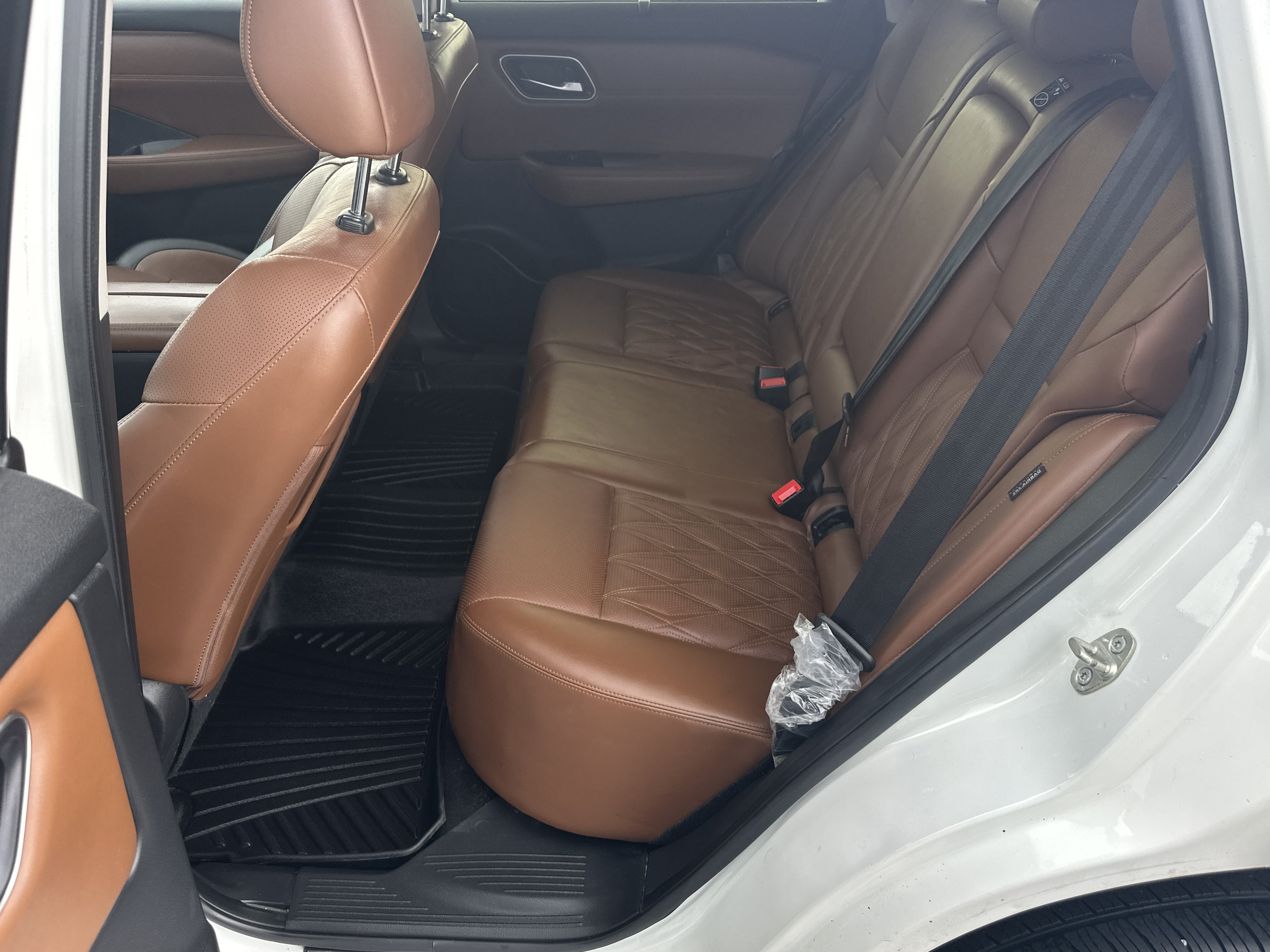 Used 2024 Everest White Pearl/Super Black Nissan Platinum image 21