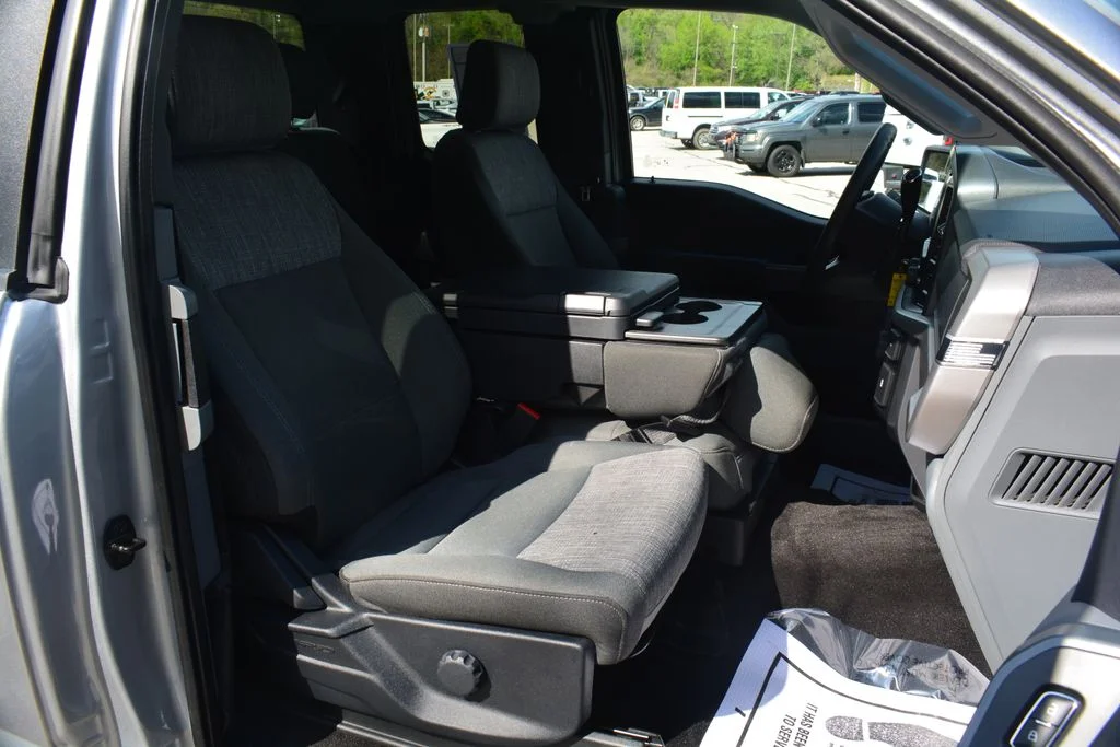 Used 2022 Silver Ford XLT image 17