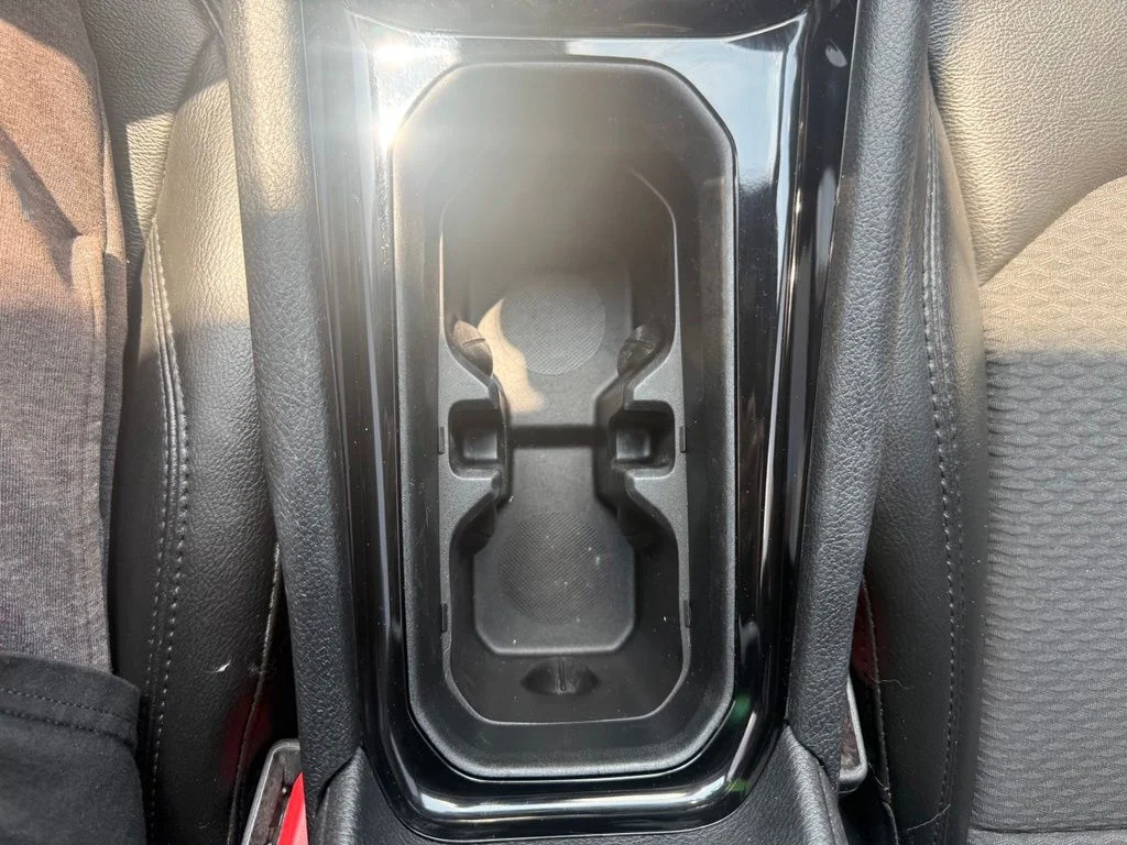 Used 2022 White Jeep Latitude image 26