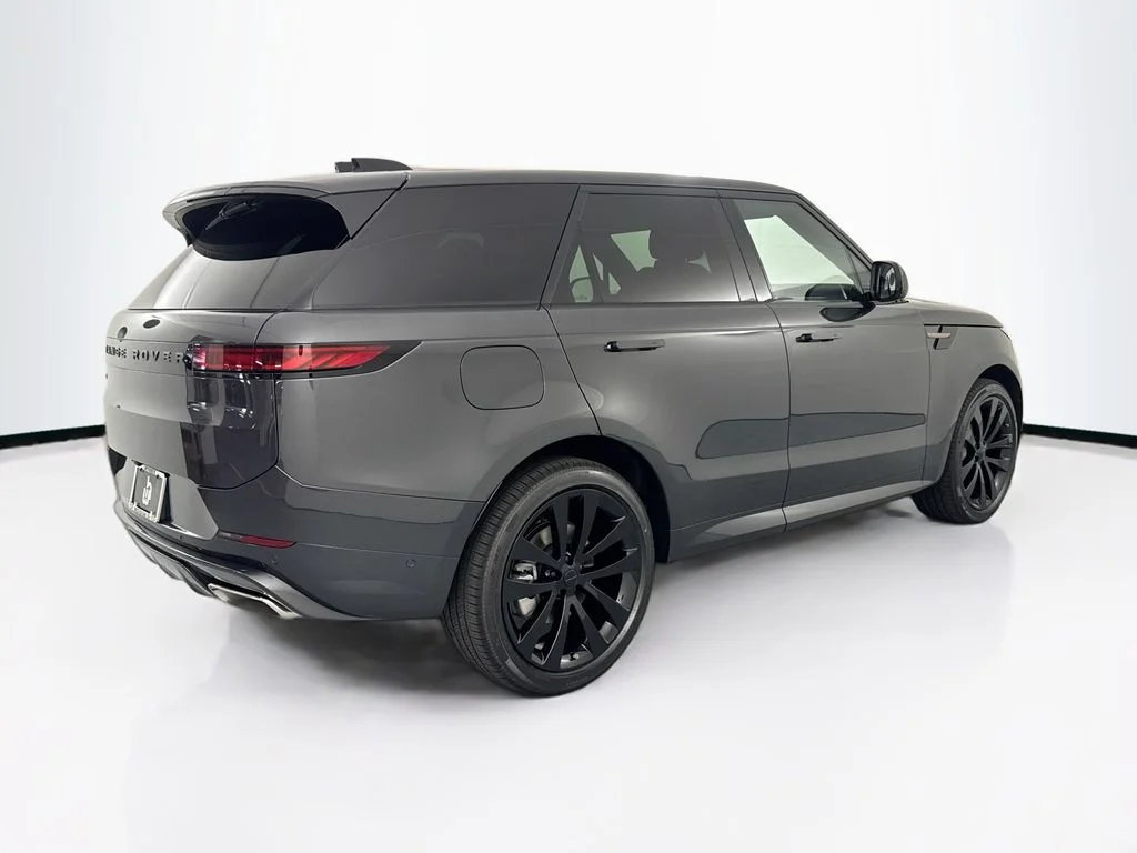 New 2026 Carpathian Grey Land Rover Dynamic SE image 5
