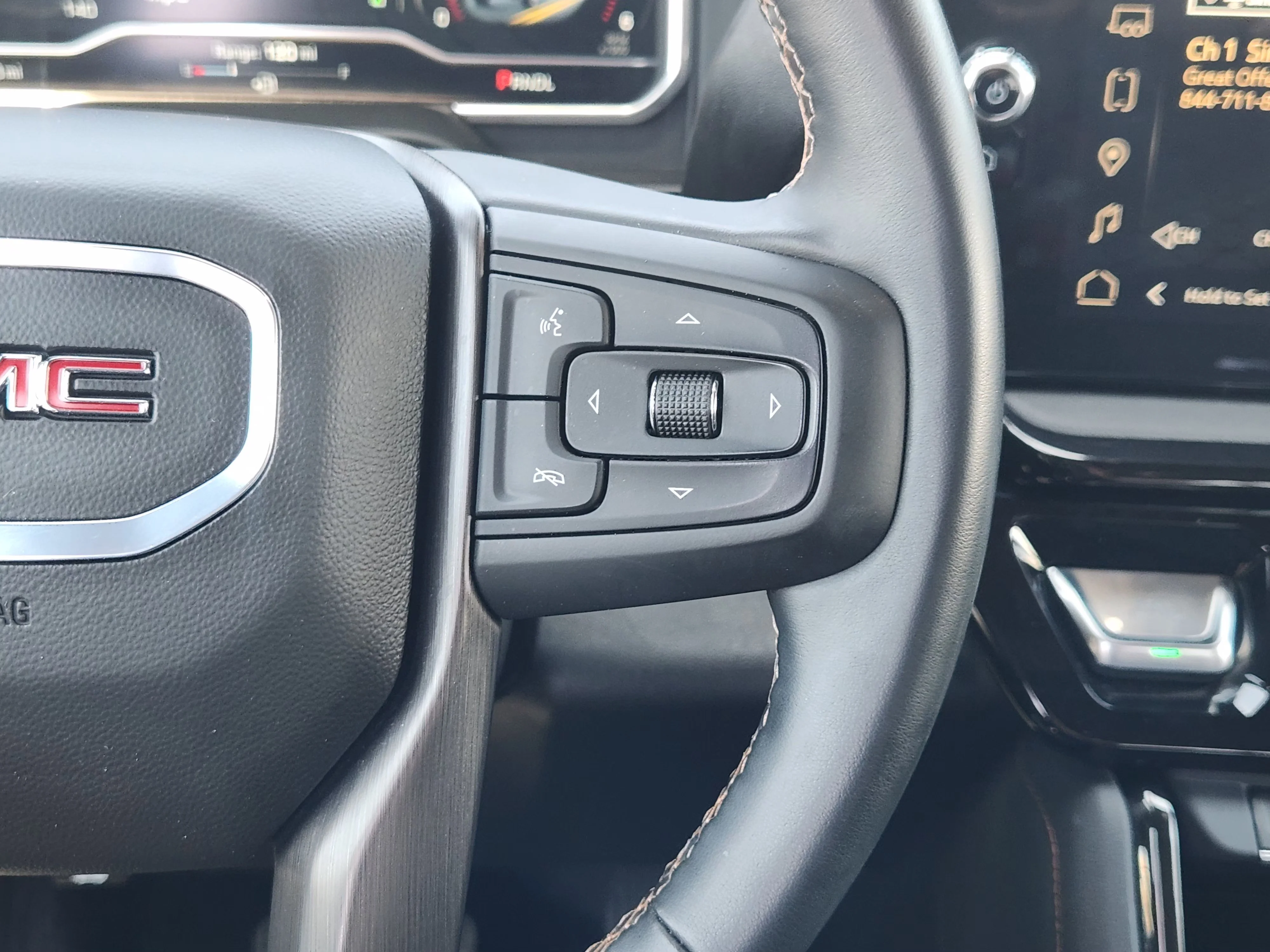 Used 2025 Summit White GMC AT4 image 29