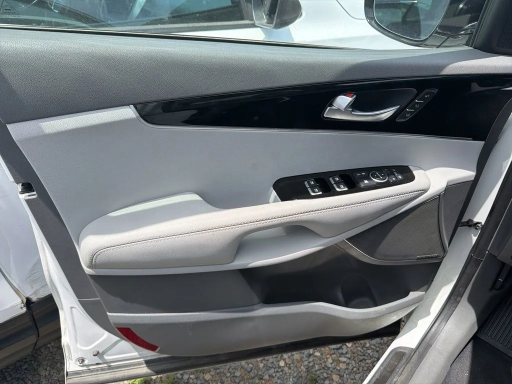 Used 2020 White Kia SX image 8