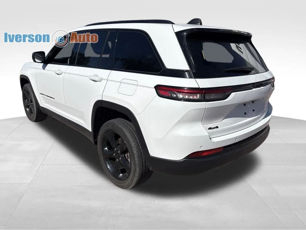 Used 2023 White Jeep Altitude X image 9