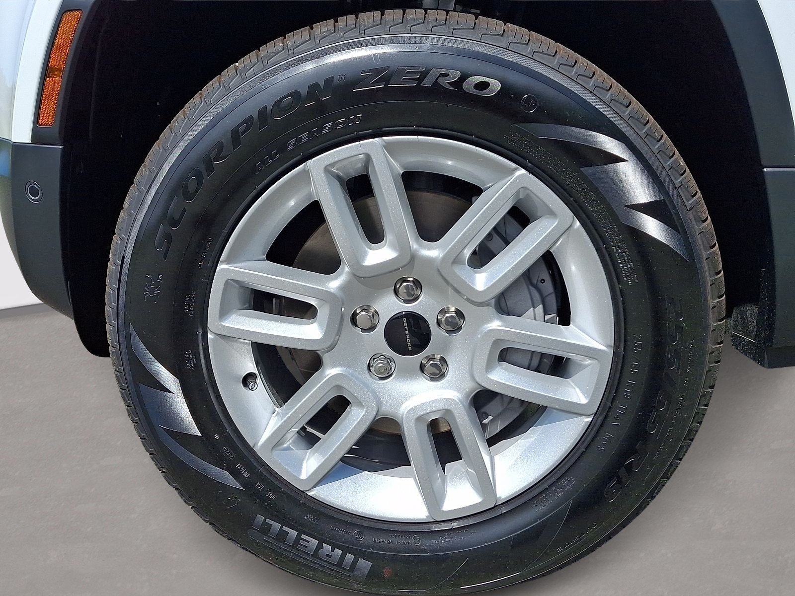 New 2026 Fuji White Land Rover  image 5