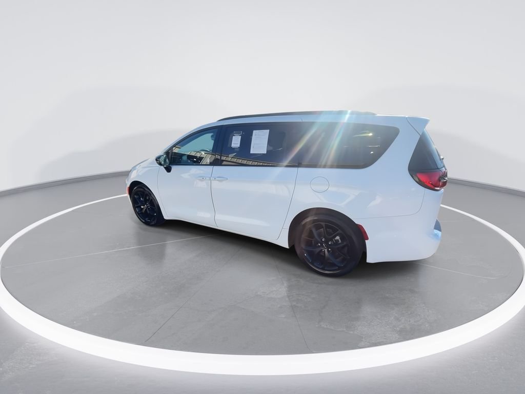 Used 2025 White Chrysler Limited image 6